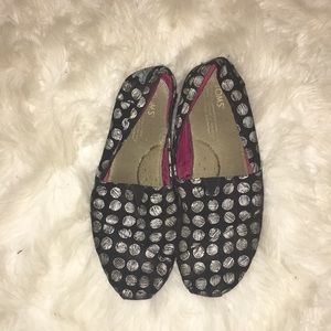 black and silver toms